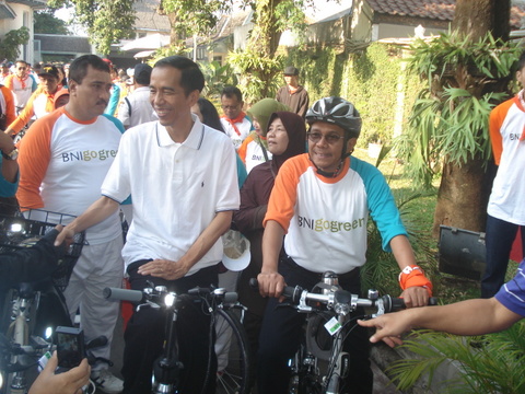 Jokowi saat jadi walikota Solo di Car Free Day Slamet Riyadi. (dok. blognya anita)
